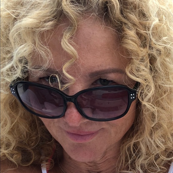 Meet your Posher, Pamela - Picture 1 of 1